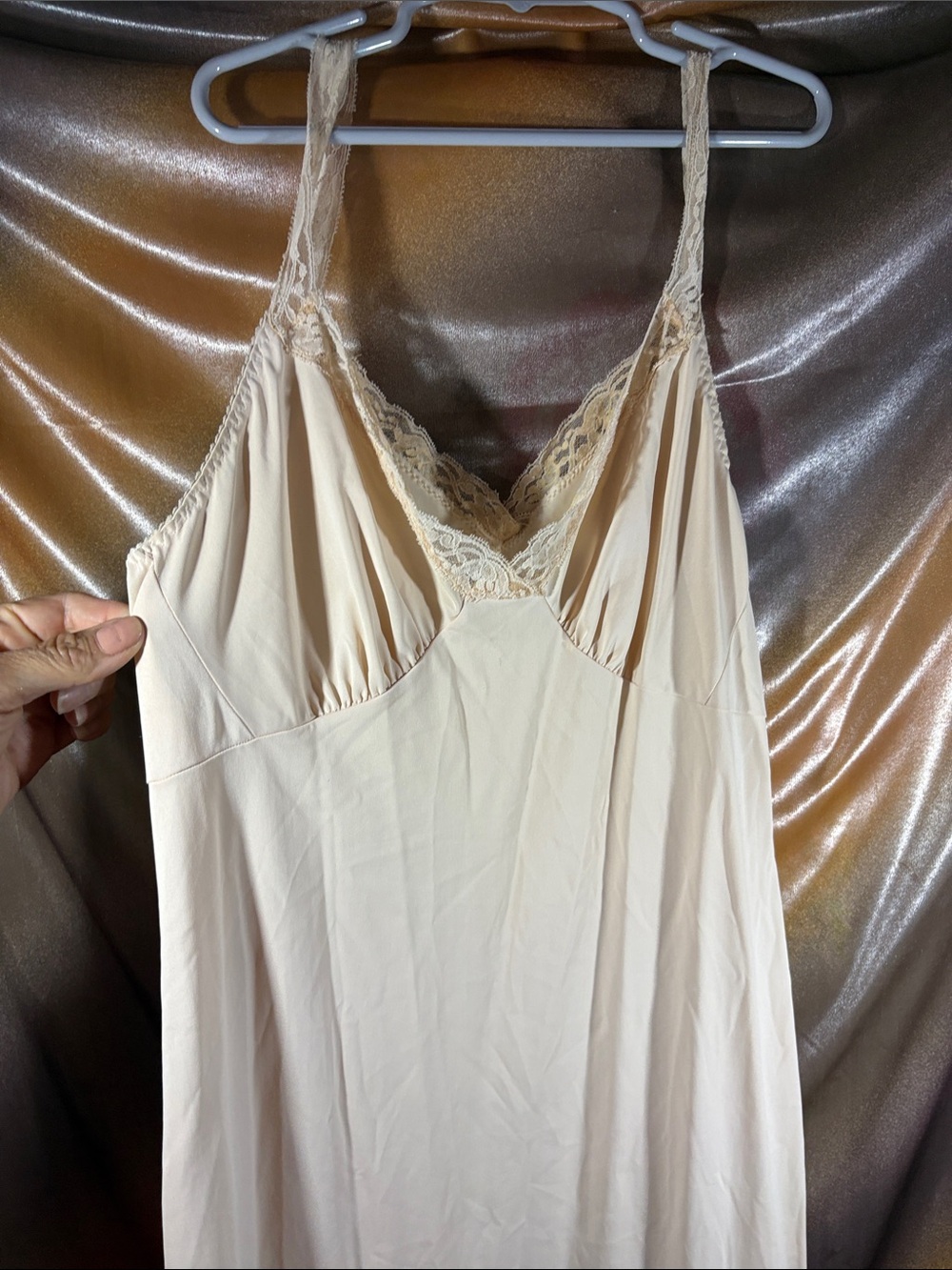 Vintage full length Lace Trim Slip - Cream size 32 chest 411